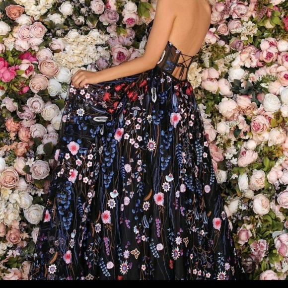 Clarisse feather and flower black dress - Picture 2 of 5